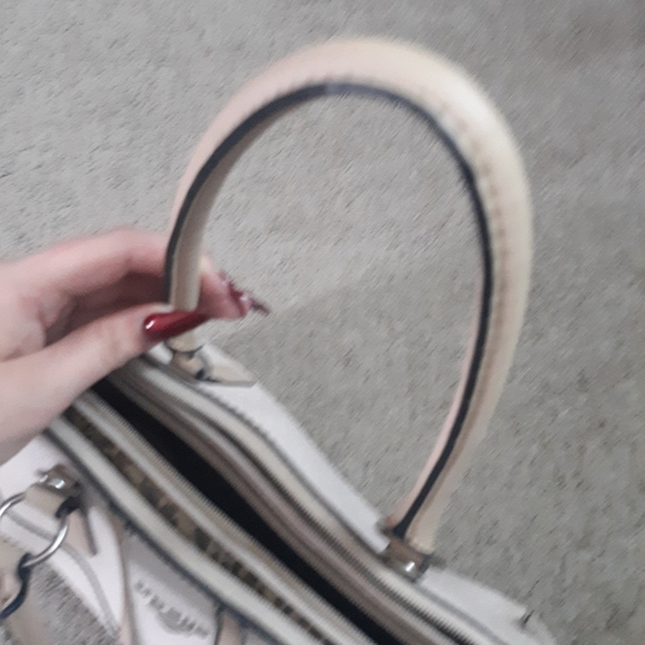 Light pink guess purse - Picture 2 of 6